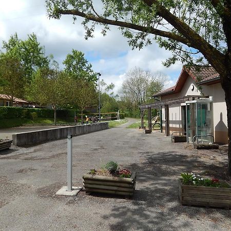 Camping Du Moulin Otel Meyrieu-les-Etangs Dış mekan fotoğraf