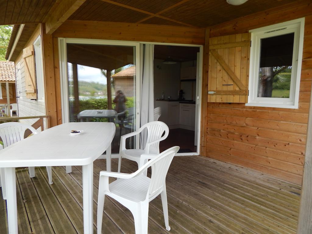 Camping Du Moulin Otel Meyrieu-les-Etangs Oda fotoğraf