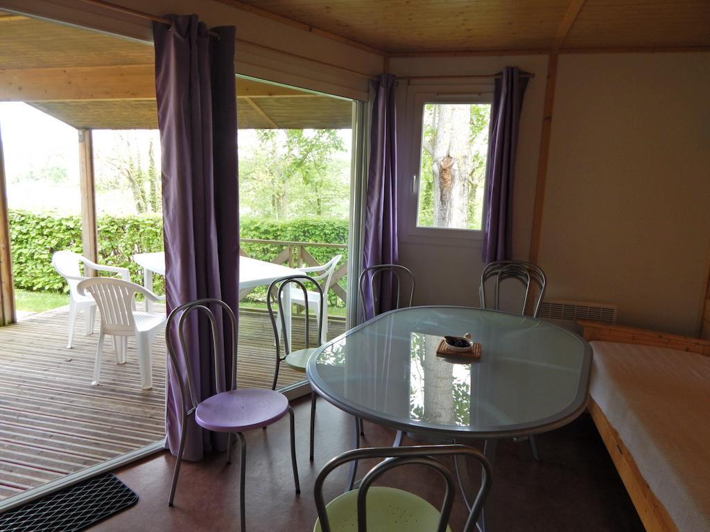 Camping Du Moulin Otel Meyrieu-les-Etangs Oda fotoğraf